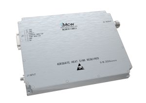 Broadband high-power amplifier with a frequency range from 800 MHz to 1000 MHz, multi‑octave, with a gain of 48 dB and an output power of 200 W